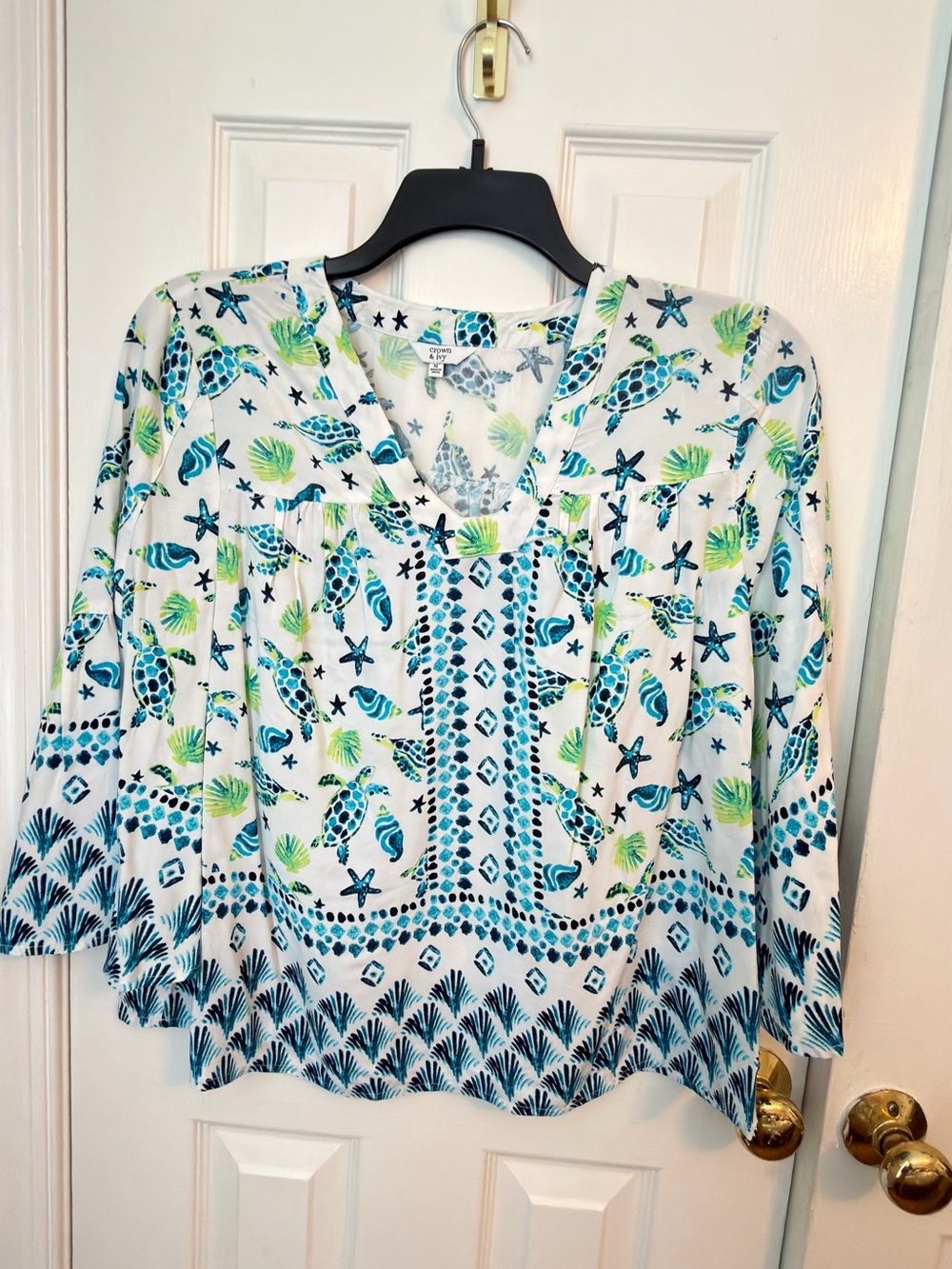 crown & ivy White V-Neck Seashell Print Blouse with Blue and Green Accents - Picture 3 of 3